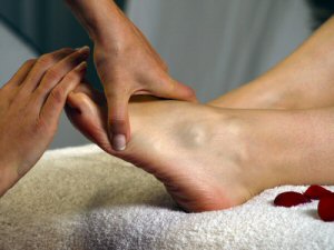 Fußreflexzonentherapie: Reizung der Nervenendpunkte