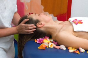 Lomi Lomi Nui: Traditionelle Massagetechnik aus Hawaii