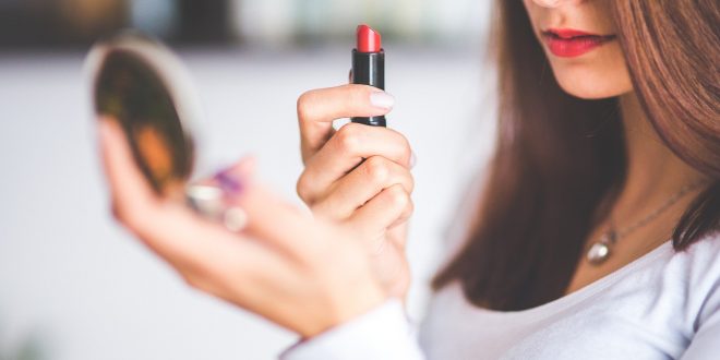 Alles, was Sie beim Kauf eines Lippenstifts wissen müssen