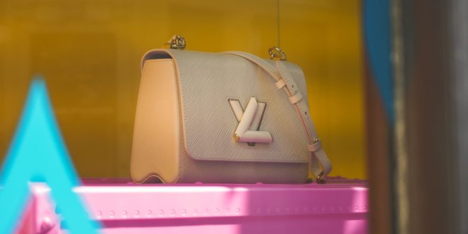 Die Antwort auf zerstörte Schmink-Essentials in der eigenen Handtasche  